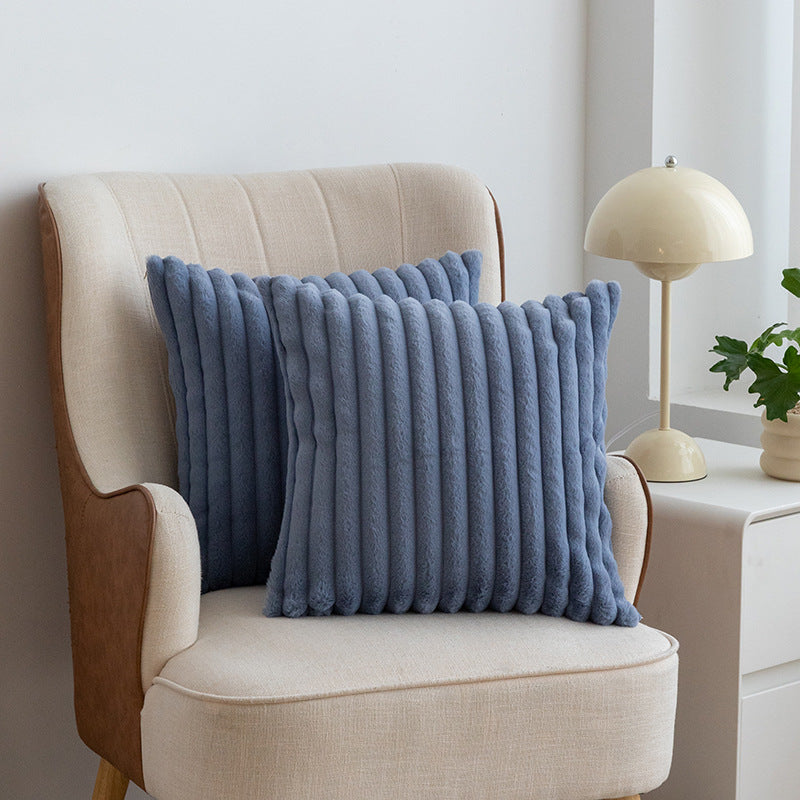 Housse de Coussin "Brumes" – Fausse Fourrure Côtelée & Douceur Infinie