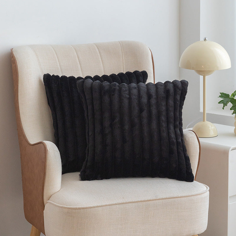 Housse de Coussin "Brumes" – Fausse Fourrure Côtelée & Douceur Infinie