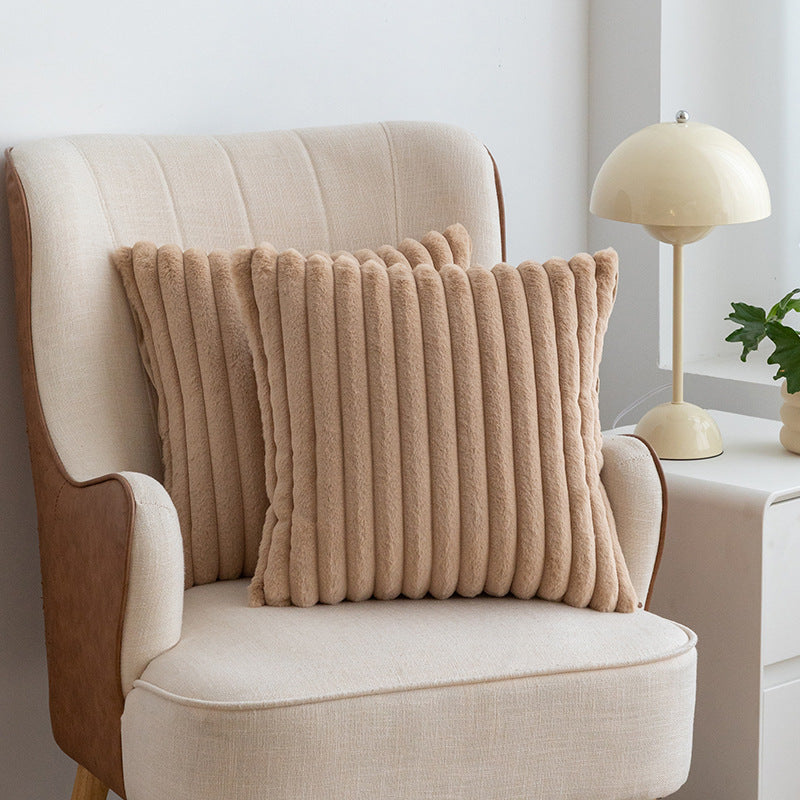 Housse de Coussin "Brumes" – Fausse Fourrure Côtelée & Douceur Infinie