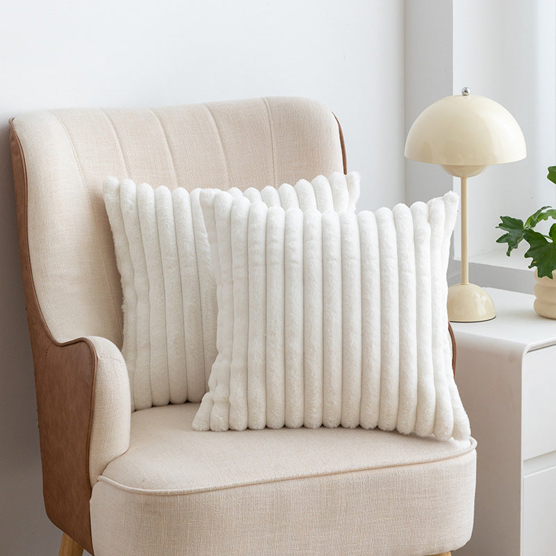 Housse de Coussin "Brumes" – Fausse Fourrure Côtelée & Douceur Infinie