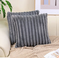 Housse de Coussin "Brumes" – Fausse Fourrure Côtelée & Douceur Infinie