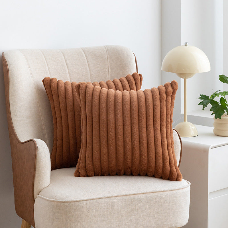 Housse de Coussin "Brumes" – Fausse Fourrure Côtelée & Douceur Infinie