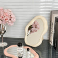 Miroir Éthéré en décoration, console d’entrée style japonais — Maison Gary