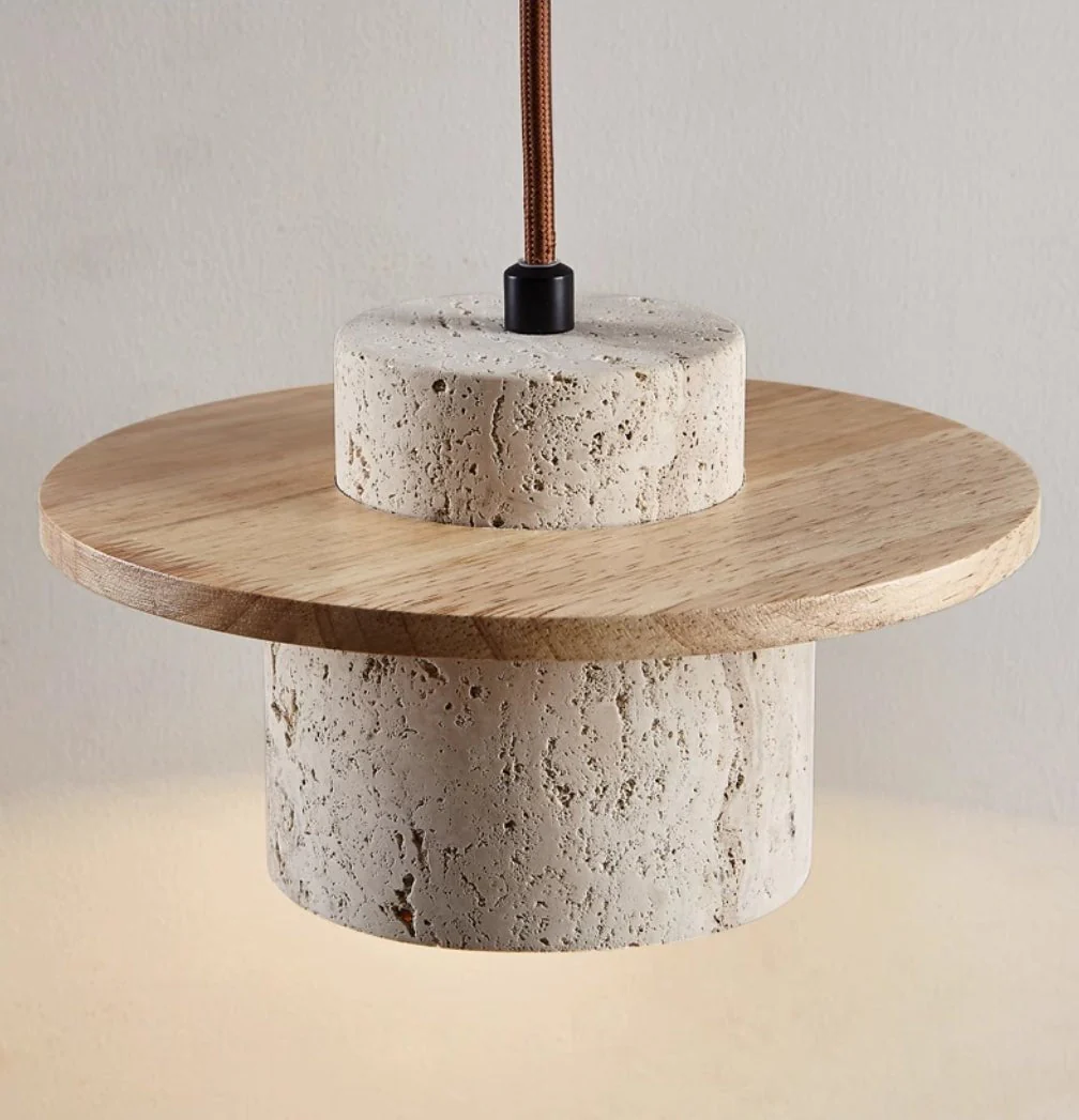 Suspension "Éclat Minéral" en Travertin Naturel & Noyer – Design Organique Luxe